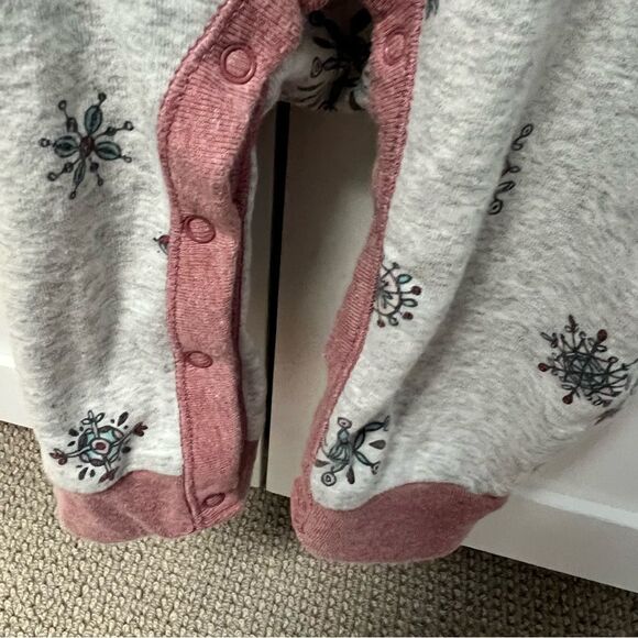 🍭4/$20 Old Navy Patterned Snap Hoodie Onesie for baby girl - 6-12 months - Picture 5 of 5